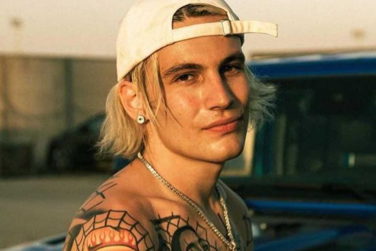 Il Tre Rapper Il Tre, chi è il cantante in gara a Sanremo 2024? Vero nome, età, Te lo ...