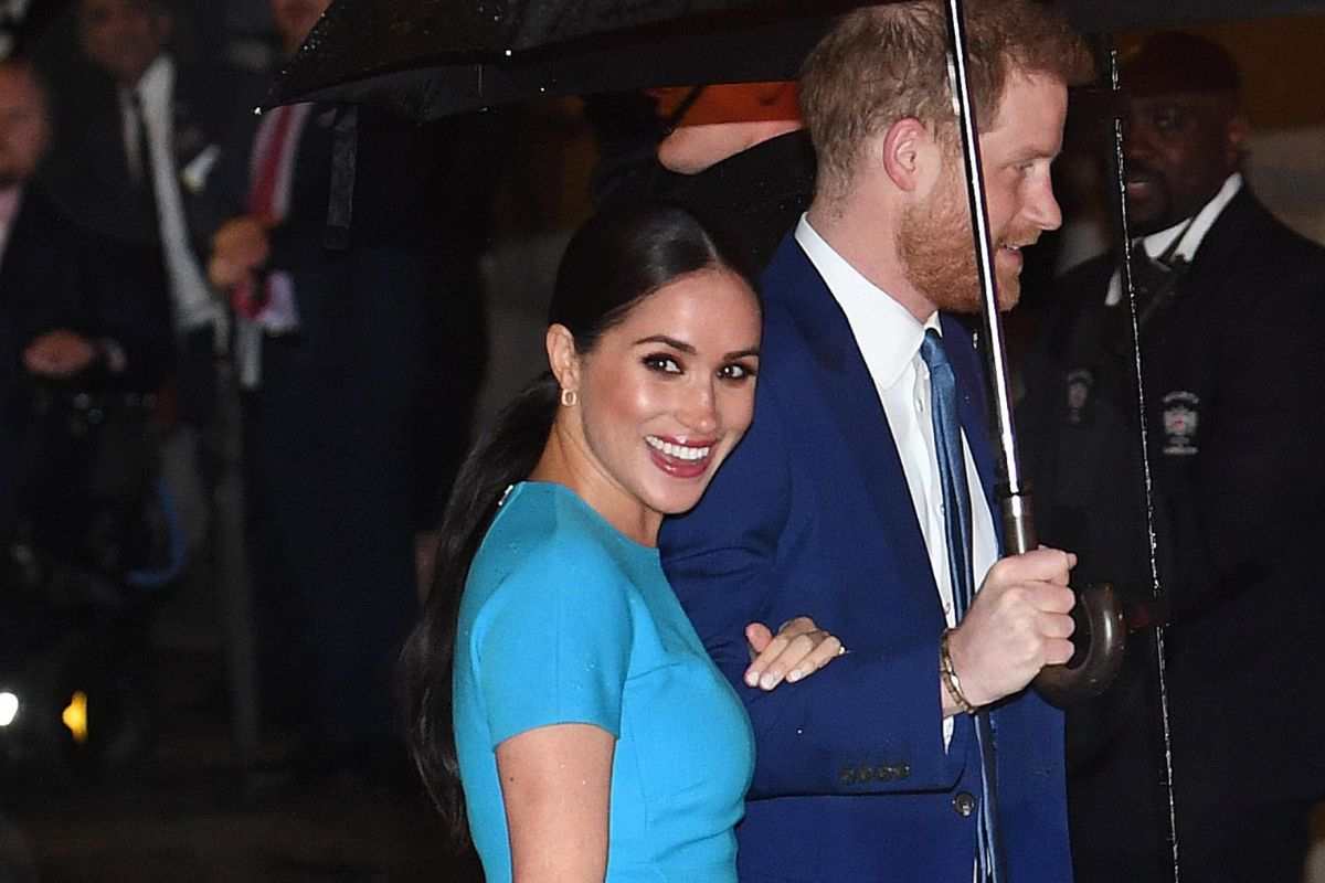 regalo natale maghan markle regina elisabetta