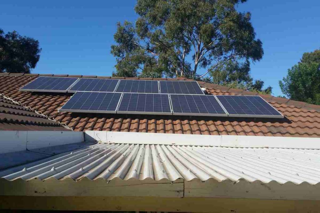 Meglio i pannelli fotovoltaici sul tetto o sul balcone?