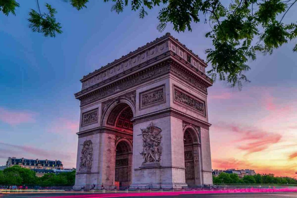 L'Arco di Trionfo è uno dei simboli di Parigi
