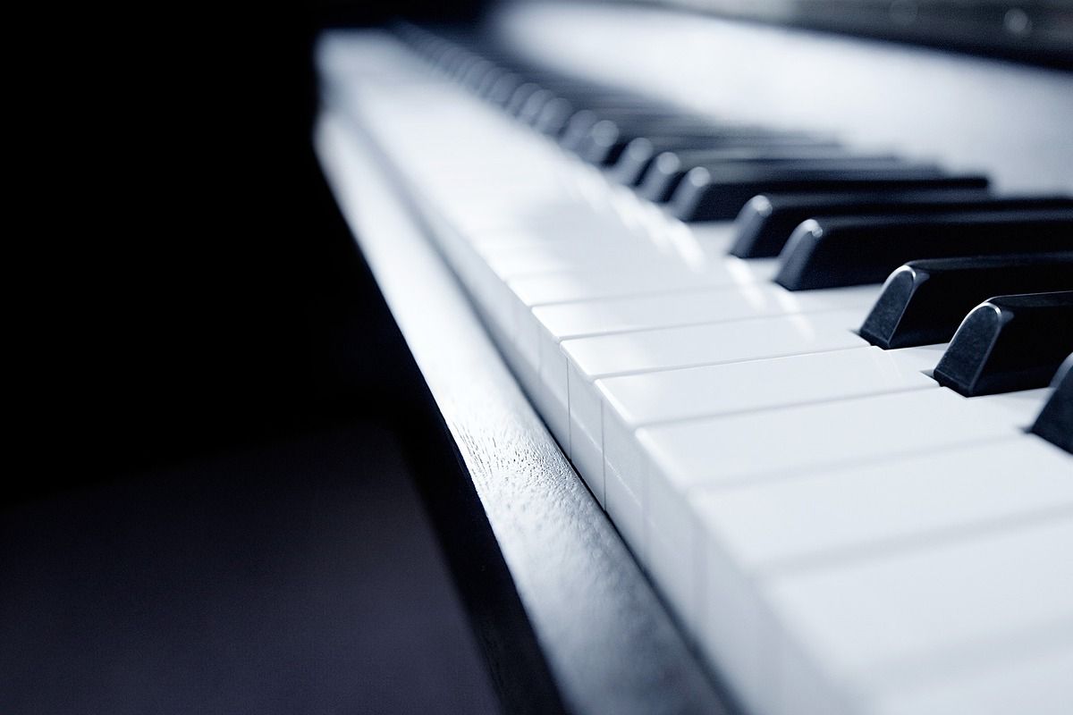 Perché di fronte a un pianoforte ci fermiamo