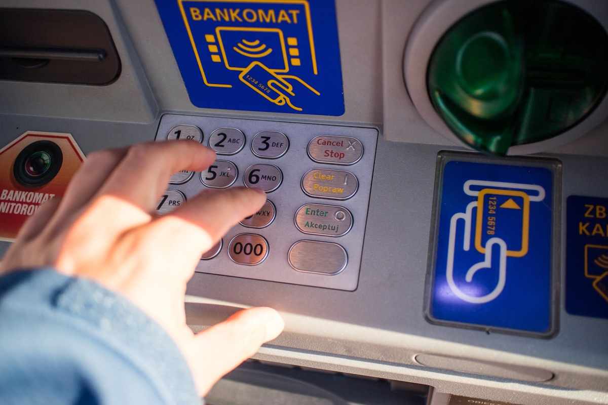 Perché i bancomat delle banche hanno tasti di gomma