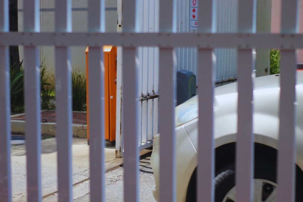 Parcheggio davanti al cancello senza passo carrabile: si può, ma è bene